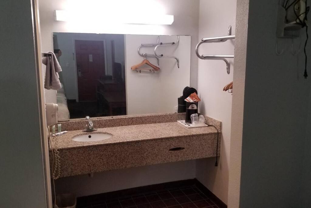 Hotel 2 Queen Beds Hotel Room 220 Booking Stillwater Extérieur photo